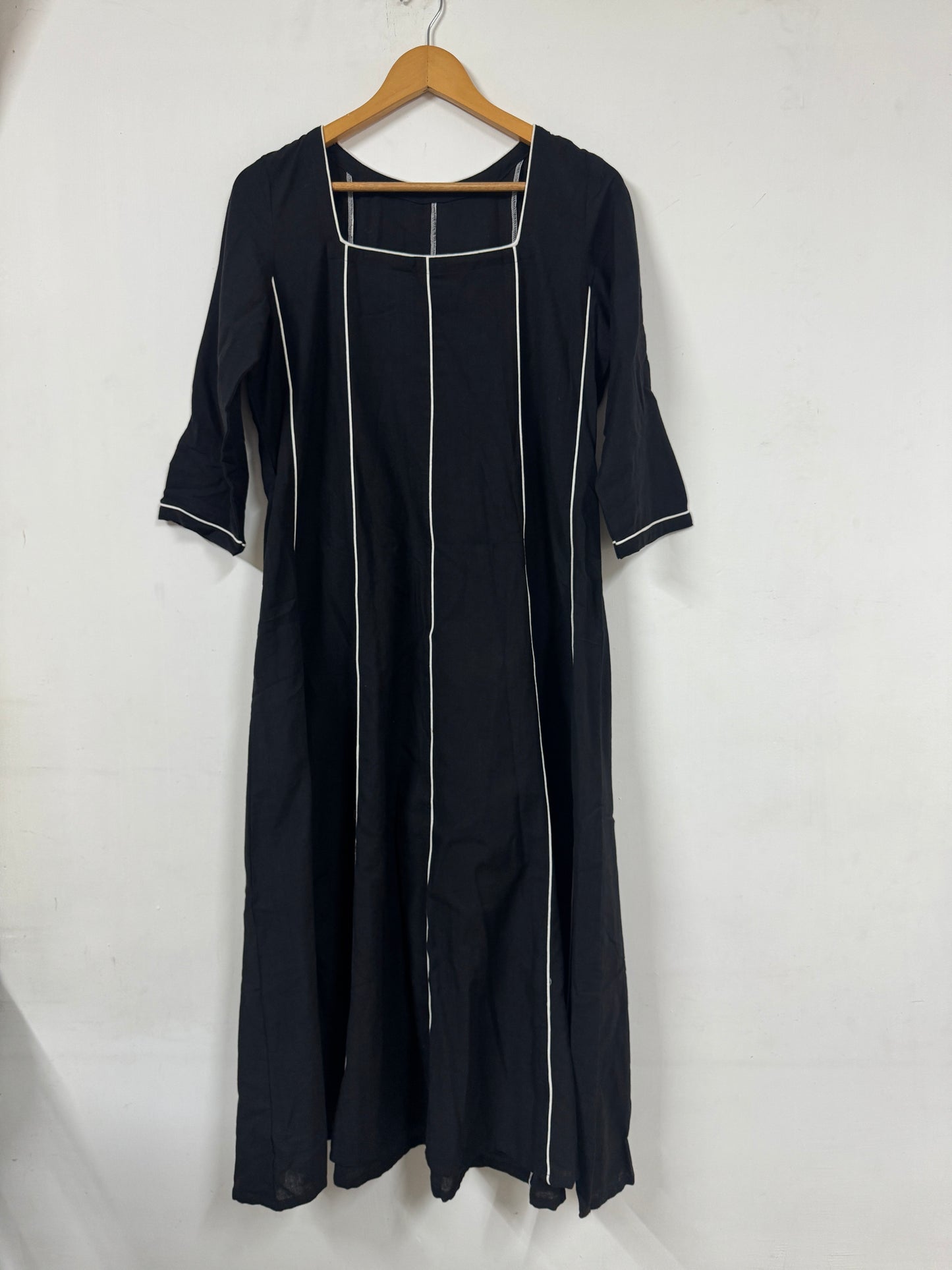 Contrast Piped Square Neck Midi Dress